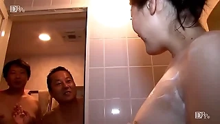 エッチなこと大好き熟女美人中島京子さんのエロ度満載シーンをまとめたこちらの作品の登場 1